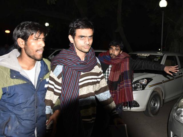 Umar Khalid walks out of JNU campus as he surrenders to the Delhi Police. (Vipin Kumar/HT Photo) Umar Khalid walks out of JNU campus as he surrenders to the Delhi Police. (Vipin Kumar/HT Photo)