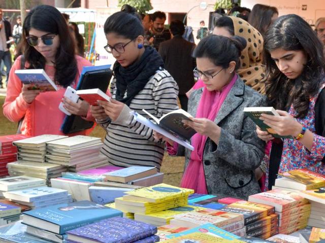 Pakistani women browsing books at the Lahore Literary Festival in Lahore. Pakistan's literary scene is seeing a spirited revival with packed festivals attracting tens of thousands defying security threats in a growing cultural renaissance.(AFP)