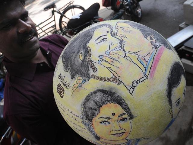 A Jayalalithaa supporter shows off an earthen pot he painted a tribute for her birthday. (HT Photo) A Jayalalithaa supporter shows off an earthen pot he painted a tribute for her birthday. (HT Photo)