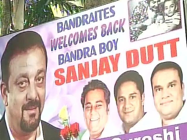 Several posters were put up outside actor Sanjay Dutt’s residence in Pali Hill, as he walked out a free man from the Yerawada Central Jail in Pune on Thursday morning after serving a 42-month prison-term.(ANI)