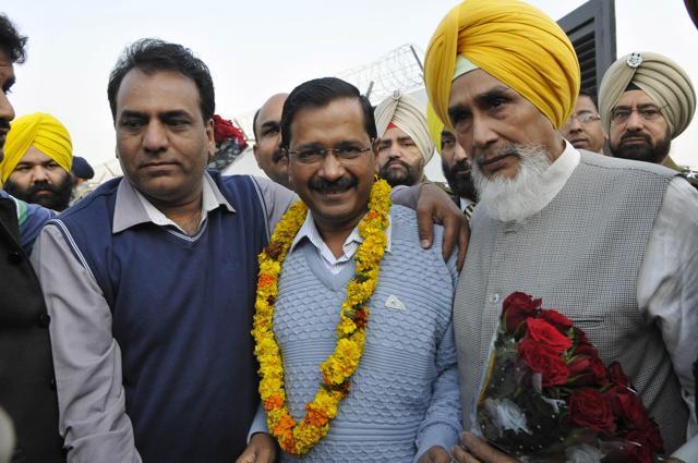 Delhi chief minister Arvind Kejriwal with Sucha Singh Chhotepur at Mohali International Airport on Thursday. (Gurminder Singh/HT ) Delhi chief minister Arvind Kejriwal with Sucha Singh Chhotepur at Mohali International Airport on Thursday. (Gurminder Singh/HT )