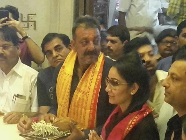 Bollywood actor Sanjay Dutt, along with his wife Manyata, visits the Siddhivinayak Temple in Mumbai post his release from Pune’s Yerwada jail after completing his prison term following his conviction in the 1993 Mumbai serial blasts case on Wednesday. (Anshuman Poyrekar/ HT Photo )