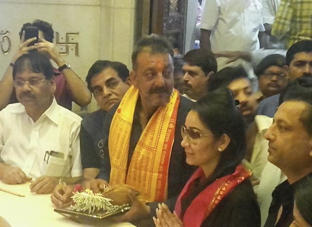 Sanjay Dutt at the Siddhivinayak temple after completing his prison term following his conviction in the 1993 Mumbai serial blasts case in Mumbai. (HT) Sanjay Dutt at the Siddhivinayak temple after completing his prison term following his conviction in the 1993 Mumbai serial blasts case in Mumbai. (HT)
