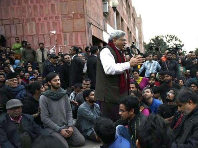 Yechury addresses students at Jawaharlal Nehru University on February 13.(Vipin Kumar/ HT photo)