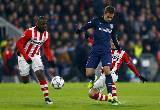 PSV Eindhoven's Andres Guardado in action against Atletico Madrid's Antoine Griezmann. (Reuters Photo) PSV Eindhoven's Andres Guardado in action against Atletico Madrid's Antoine Griezmann. (Reuters Photo)