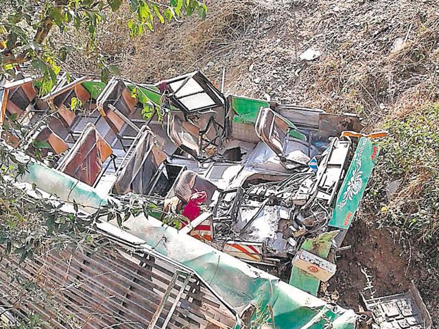 The bus was on its way to Habban from Solan. Those killed have been identified as Parbhu Ram (58), Sheela (60), Sonu (30), Vidhya Devi (57), Shakuntla Devi (58), Akhil Kumar (24), Sada Nand (55) and Ronni. (HT Photo) The bus was on its way to Habban from Solan. Those killed have been identified as Parbhu Ram (58), Sheela (60), Sonu (30), Vidhya Devi (57), Shakuntla Devi (58), Akhil Kumar (24), Sada Nand (55) and Ronni. (HT Photo)