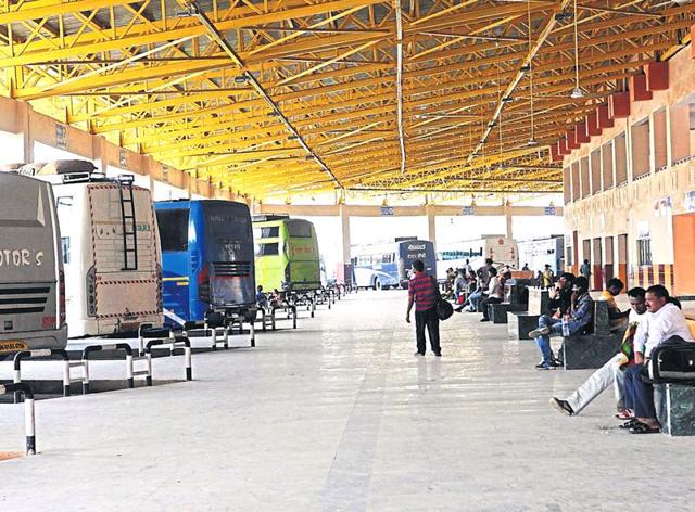 Passengers wait in vain for their buses at Birsa Munda terminal in Ranchi on Thursday, as bus operators went on a strike to protest against transport authority’s move to curtail halt time of buses. (Parwaz Khan/HT Photo) Passengers wait in vain for their buses at Birsa Munda terminal in Ranchi on Thursday, as bus operators went on a strike to protest against transport authority’s move to curtail halt time of buses. (Parwaz Khan/HT Photo)