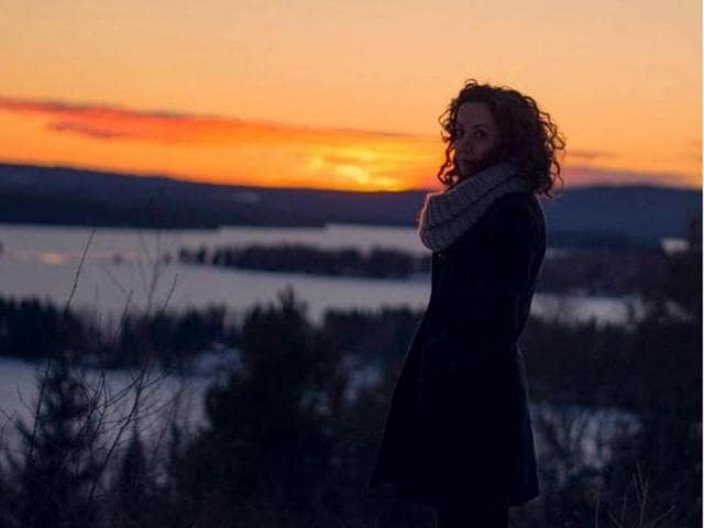 A woman gets clicked with a beautiful sunrise in the background. She writes: “Write your wish on a piece of paper then think about it for some seconds and put it in your pocket! It will come to you!” (Instagram/mahtabism.) 