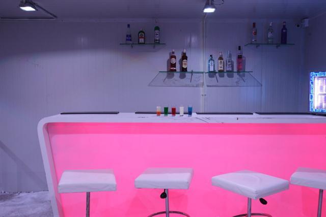 The arena is also equipped with a bar counter.