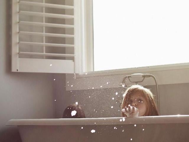 A mother has clicked her children taking an early morning bath. (my.wild.childs) 