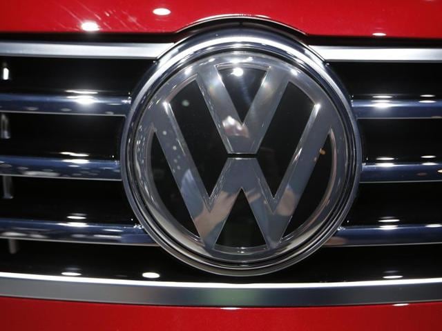 Volkswagen gets one month to fix diesel engine mess(REUTERS)