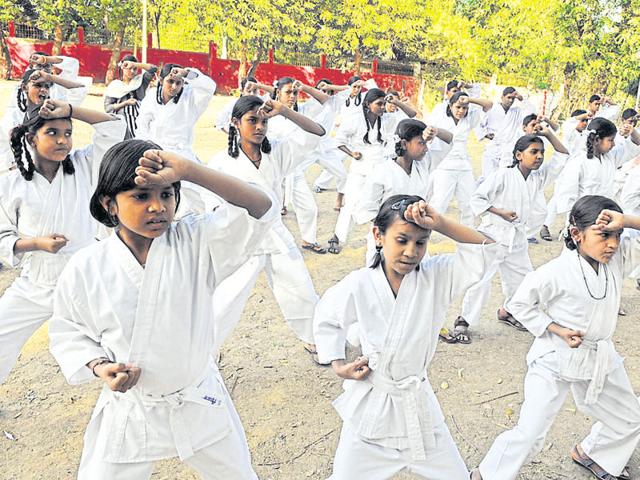 Hearing and speech impaired children being trained for self-defence at Pardeshipura complex in Indore on Thursday.(Shankar Mourya/HT photo)