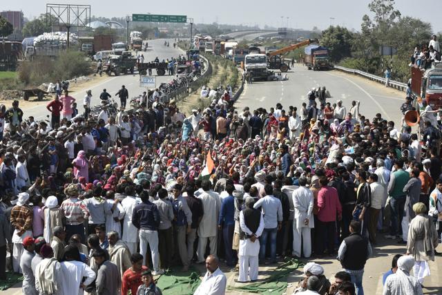 Jat protesters block a road in Shapla village, demanding reservation in government services, in Haryana. (Ravi Choudhary/HT Photo) Jat protesters block a road in Shapla village, demanding reservation in government services, in Haryana. (Ravi Choudhary/HT Photo)