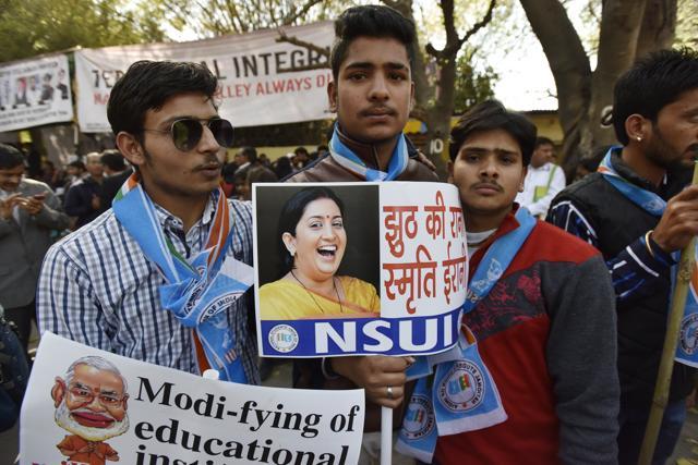 Students protest over Rohith Vemula's suicide, in New Delhi. (Virendra Singh Gosain/ Hindustan Times)