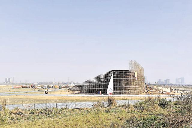 A massive pandal is coming up. (Saumya Khandelwal/HT Photo)