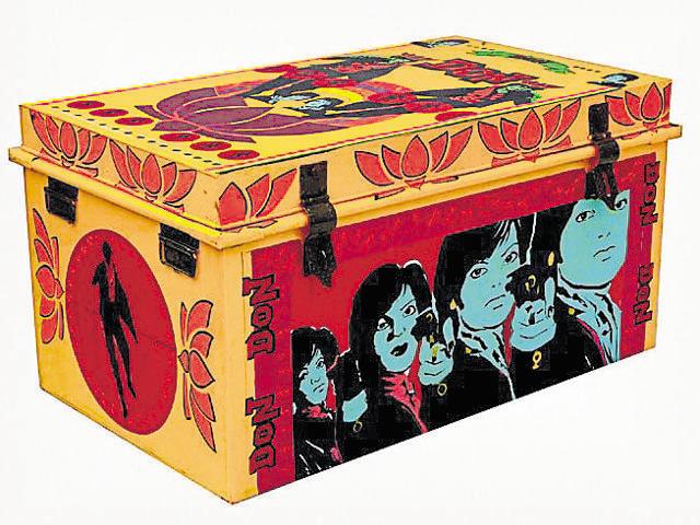 Have an old trunk lying in your garage? Revamp it by putting your artistic skills to use.