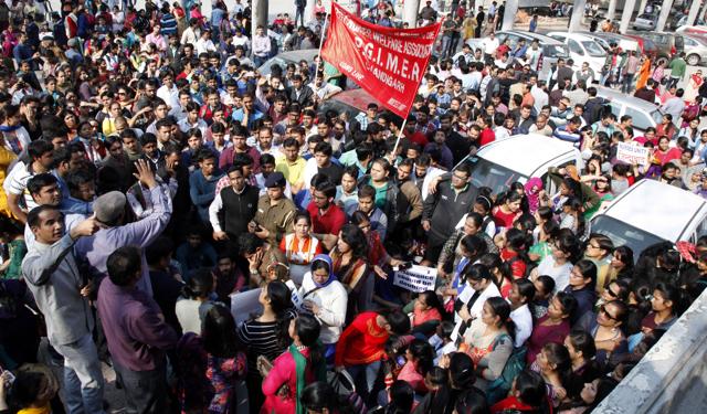 PGI Nurses on mass leave staged protest at PGI, Chandigarh on Friday. (HT Photo ) PGI Nurses on mass leave staged protest at PGI, Chandigarh on Friday. (HT Photo )