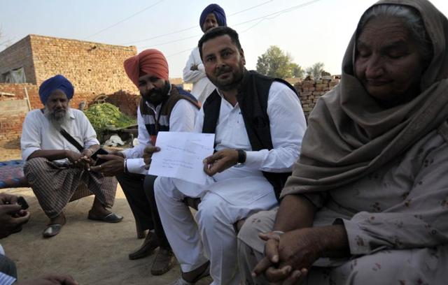 Akali Leadres at the house of Nirvair Singh . (Ravi kumar/HT )