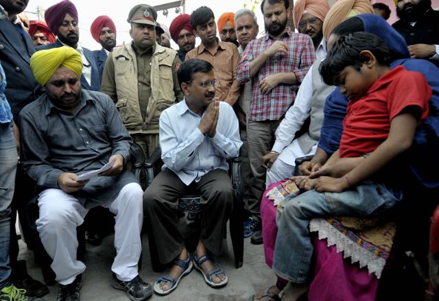 Delhi chief minister Arvind Kejriwal along with senior leaders of AAP interacting with residents of villageTeja Rohilla, Fazlika . (Ravi Kumar/HT ) Delhi chief minister Arvind Kejriwal along with senior leaders of AAP interacting with residents of villageTeja Rohilla, Fazlika . (Ravi Kumar/HT )