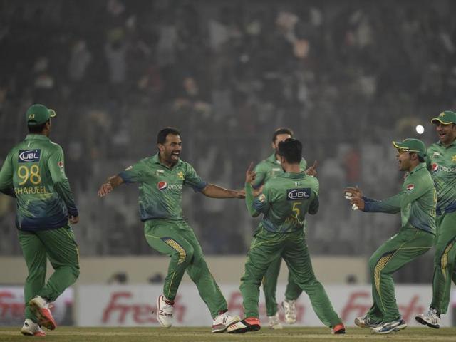 Mohammad Amir (C) reacts after the dismissal of Ajinkya Rahane. (AFP Photo) 
