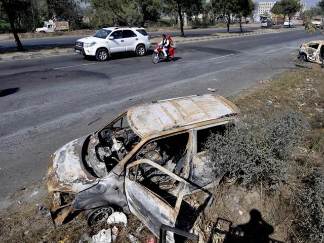 HT spoke to some stranded travellers whose vehicles were vandalised at Murthal during the Jat agitation. They denied having seen or heard about any such incident. (Arun Sharma / Hindustan Times) HT spoke to some stranded travellers whose vehicles were vandalised at Murthal during the Jat agitation. They denied having seen or heard about any such incident. (Arun Sharma / Hindustan Times)
