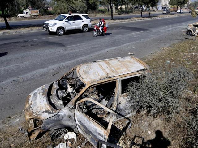 Damaged Cars on National Highway 1, at Murthal town in Haryana on Tuesday February 23,2016. A special police team is probing alleged incidents of rapes on NH-1 near the town.(Ravi Kumar / HT Photo)