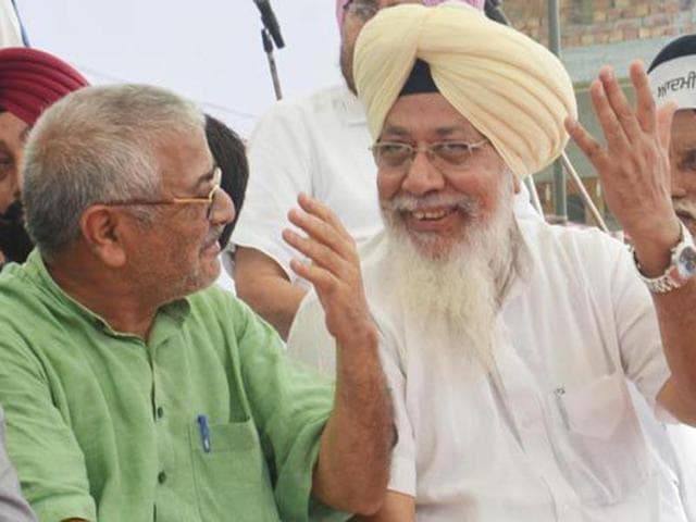 Dharamvira Gandhi with Harinder Singh Khalsa. (HT FILE PHOTO) Dharamvira Gandhi with Harinder Singh Khalsa. (HT FILE PHOTO)