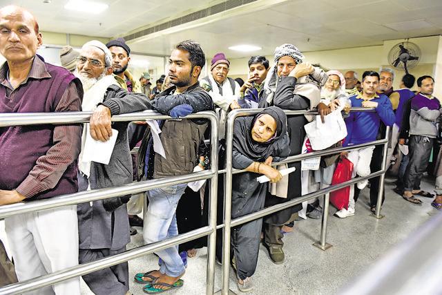 Due to staff crunch at Delhi’s Lok Nayak Jai Prakash Narayan hospital, the pharmacy counters operate only for a few hours instead of round the clock. ) (Saumya Khandelwal/ HT)