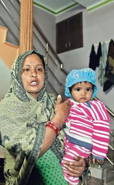 Pooja, the wife of Sunil Saini, with her youngest year-old daughter, says they are still homeless. (Sanjeev Sharma/HT) Pooja, the wife of Sunil Saini, with her youngest year-old daughter, says they are still homeless. (Sanjeev Sharma/HT)