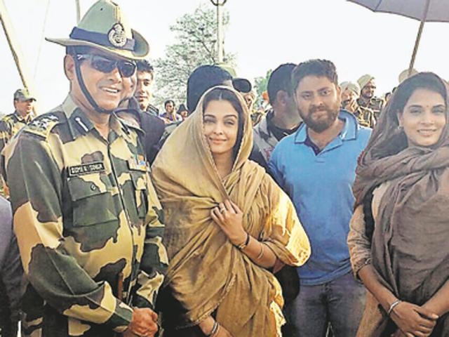 Actors Aishwarya Rai Bachchan and Richa Chadha during the shooting of ‘Sarbjit’ in Amritsar on Saturday.(HT Photo)