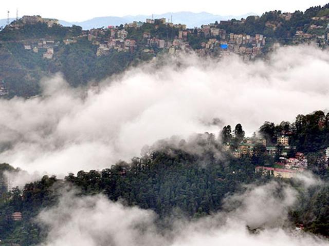 People allege civic authorities waited a week to suspend drinking water supply from Ashwani Khud that was found to be contaminated with the Hepatitis E virus, which caused the outbreak. By then, 25% of Shimla’s population was affected.(HT Photot)