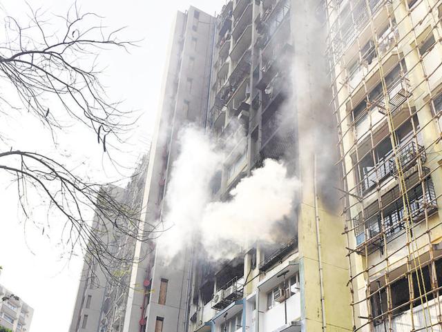 Eight fire engines and five water tankers were used to bring the fire at Tirupati Apartments under control.(Vidya Subramanian/HT)