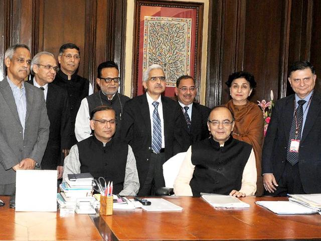Indian Finance Minister Arun Jaitley (3rd R) meets with budget officials on February 28, 2016, before the general budget is presented in Parliament on Monday.(AFP /PIB)