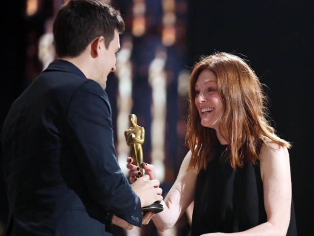 Julianne Moore takes a fake trophy. (Matt Sayles/Invision/AP) Julianne Moore takes a fake trophy. (Matt Sayles/Invision/AP)