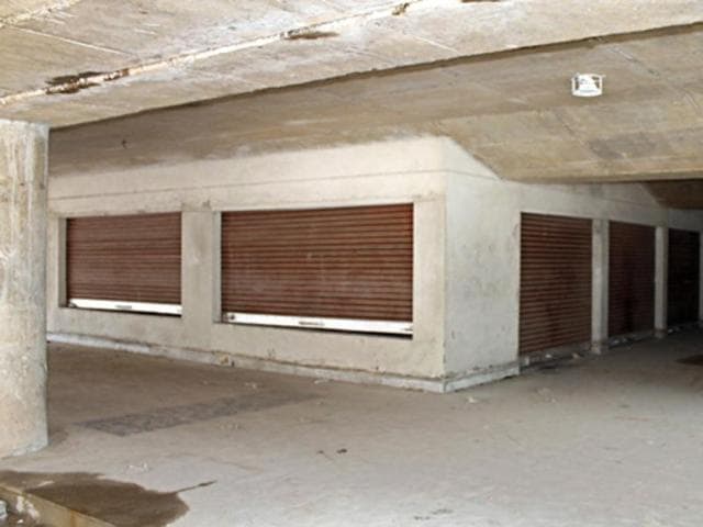 Booths under the Sector-17 overbridge are lying vacant. Booths under the Sector-17 overbridge are lying vacant.