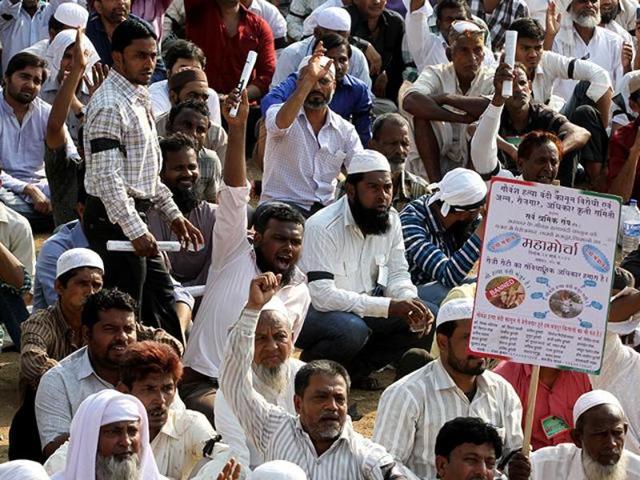Butchers and beef traders gather at Mumbai’s Azad Maidan to protest against Maharashtra government’s decision to ban beef.(HT File Photo)
