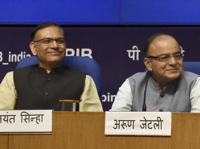 Union minister Arun Jaitley and MoS for Finance Jayant Sinha at a post-budget press conference in New Delhi.(Vipin Kumar/HT Photo)