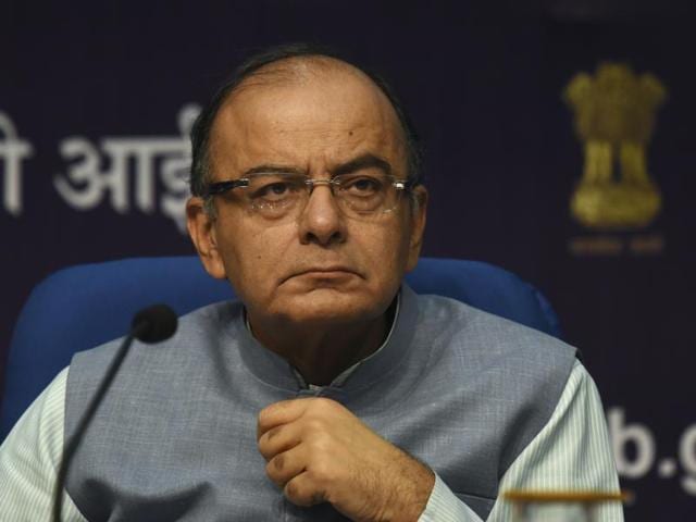 Finance miniser Arun Jaitley interacts with journalists after presenting the Union Budget for the year 2016-17 at National Media Centre in New Delhi.(Vipin Kumar/HT Photo)