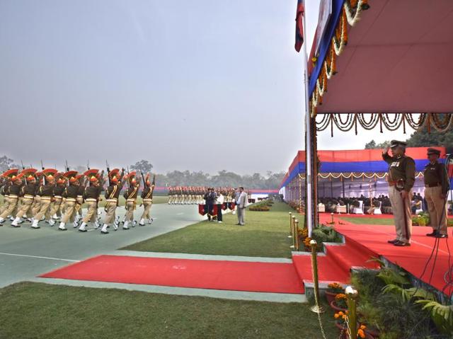 Delhi Police commissioner BS Bassi salutes the guards during his farewell parade at Parade Ground. (Arun Sharma/HT Photo) 