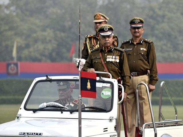 BS Bassi inspects the farewell parade.  (Arun Sharma/HT Photo) 