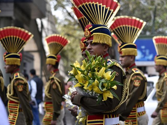 Guards from the police force prepare for the farewell parade organised for BS Bassi (Arun Sharma/HT Photo) 