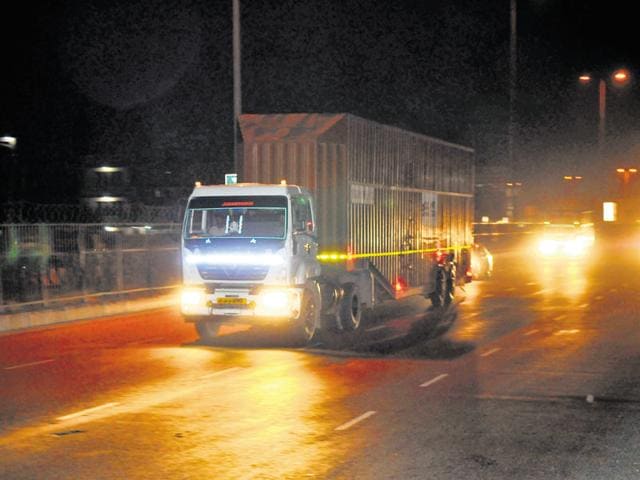 A truck passes through Rajiv Chowk towards Delhi on NH 8. HT found no checkpoints to divert heavy vehicles. (Abhinav Saha/HT Photo) A truck passes through Rajiv Chowk towards Delhi on NH 8. HT found no checkpoints to divert heavy vehicles. (Abhinav Saha/HT Photo)