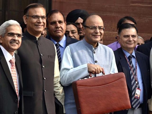 Union finance minister Arun Jaitley and Jayant Sinha, MOS. arrive at Parliament House to present the General Budget in New Delhi.(Mohammed Zakir/ HT Photo)