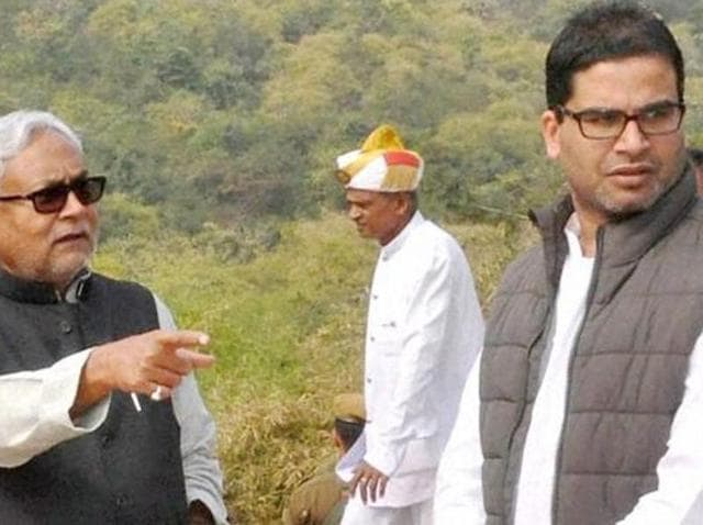 Bihar Chief Minister Nitish Kumar with Prashant Kishor.(PTI File Photo)