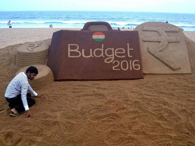 Sand artist Sudarsan Pattnaik makes a sand sculpture about the Budget in Odisha. Finance minister Arun Jaitley kept focus on boosting the rural economy, announcing higher spending in the sector to fire demand as he presented his second full budget on Monday. (PTI Photo) 