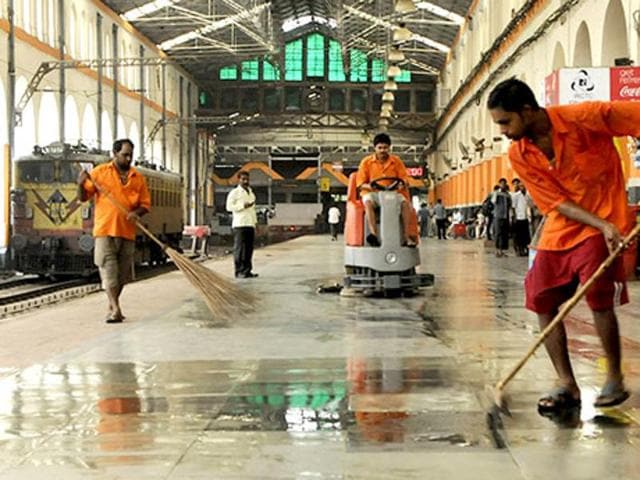 Union Finance Minister Arun Jaitley leaves to present the General Budget at Parliament House, New Delhi.(ARvind Yadav/ HT Photo)