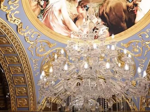 This is the first look inside an ultra-luxurious hotel that is styled like a French palace and was built for the world’s super-rich at a staggering cost of £1bn ($1.4bn). (the13.com) 