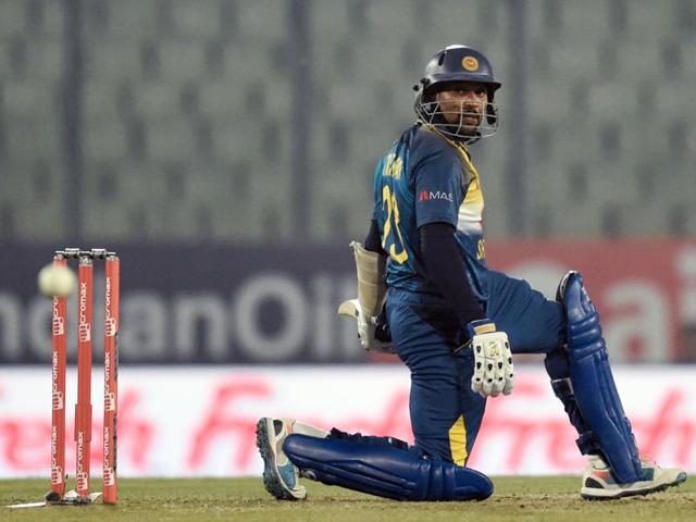 Sri Lanka's Tillakaratne Dilshan plays a shot. (AFP Photo) 