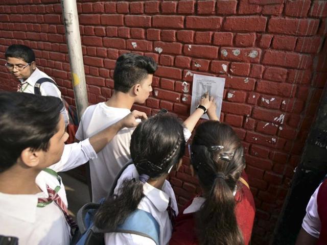 Nervous class 12 students going over the seating arrangements ahead of the Class 12 CBSE Board exams in New Delhi. (Arun Sharma/HT photo) Nervous class 12 students going over the seating arrangements ahead of the Class 12 CBSE Board exams in New Delhi. (Arun Sharma/HT photo)