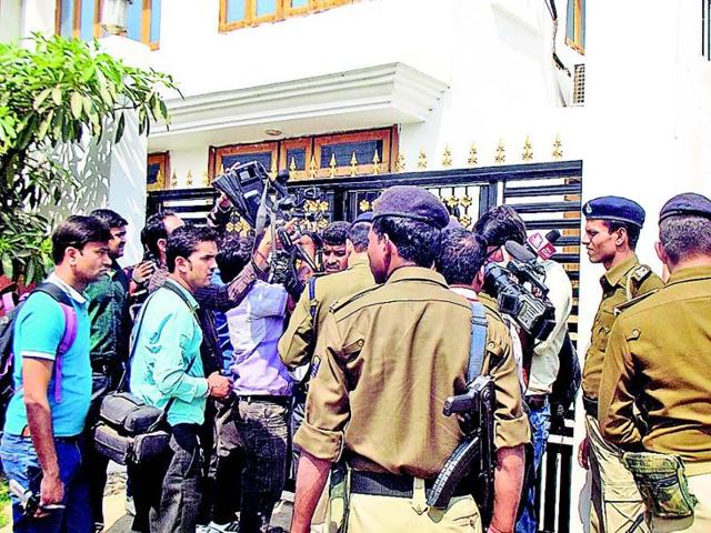 RJD MLA Raj Ballabh Yadav’s Anisabad house in Patna being attached on Tuesday. (HT Photo) RJD MLA Raj Ballabh Yadav’s Anisabad house in Patna being attached on Tuesday. (HT Photo)